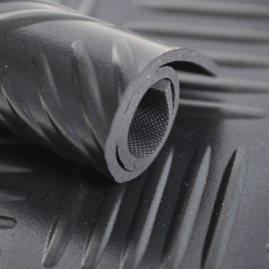 Rubber mat with hammer beating look